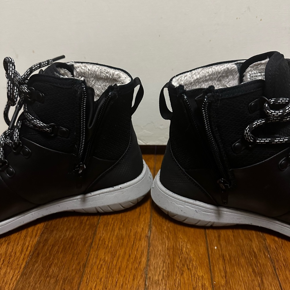 Bogs Women’s boots Like New size 7 - Picture 3 of 9